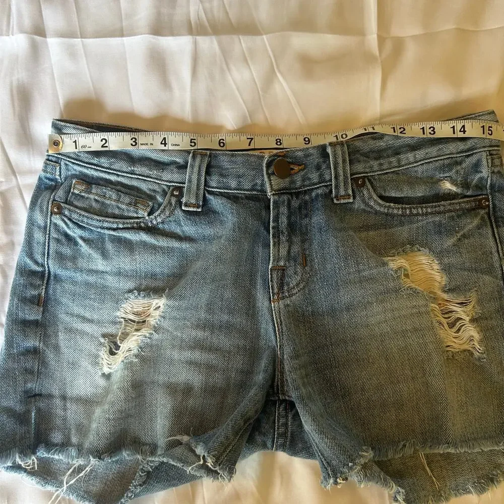 J brand cotton denim soho shorts with frayed hem. Women size 26
